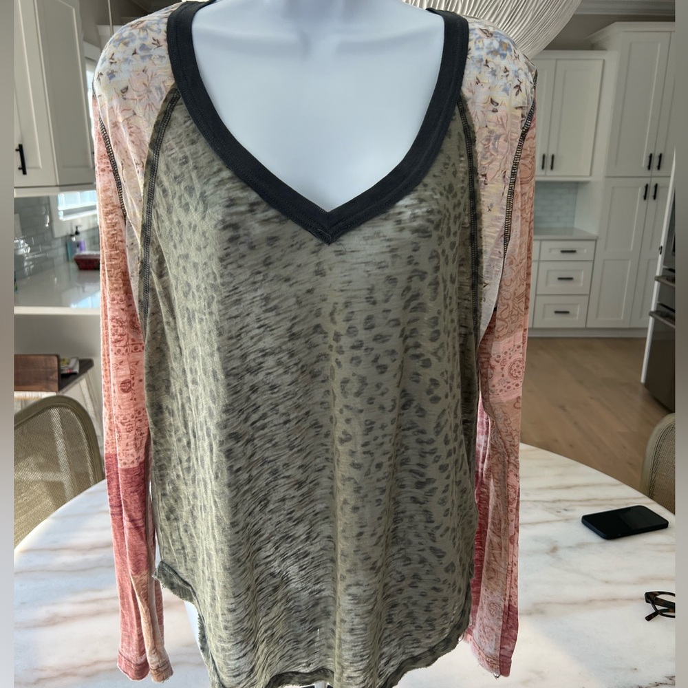 Super cute we the free cotton, long sleeve tea size large